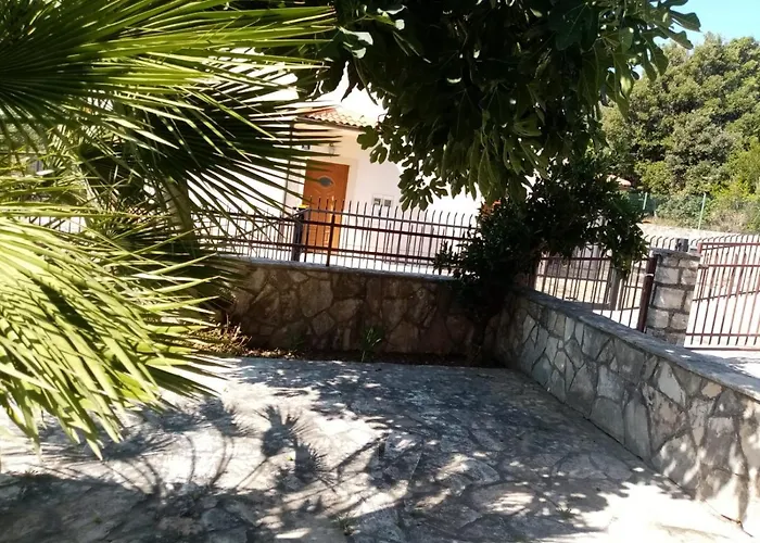 Ruza Gostinjska kuća Rab Town